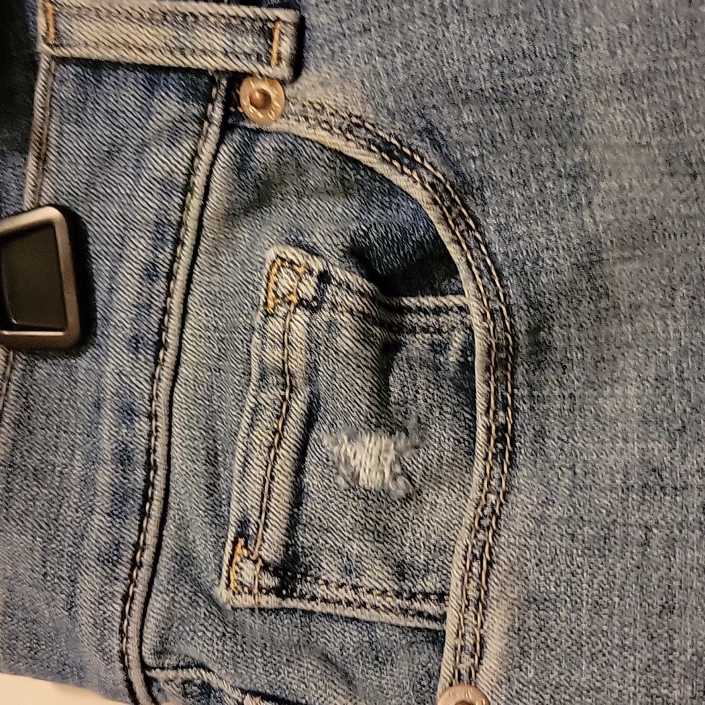 NWT: Levi's Classic Straight Distressed Jeans - Picture 3 of 11